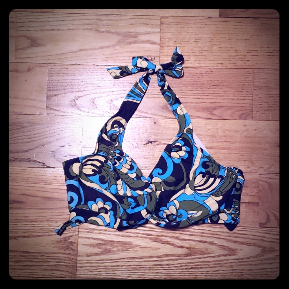 Sunsets Bikini Top. Size 34DD.